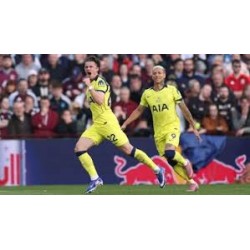 Tottenham Hotspur beseiret Aston Villa 2-1 på bortebane.